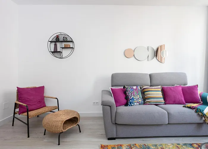 Bright & Stylish Flat In Trendy Grcia