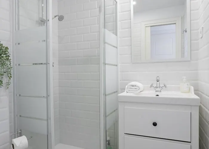 Bright & Stylish Flat In Trendy Grcia
