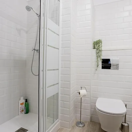 Bright & Stylish Flat In Trendy Grcia *